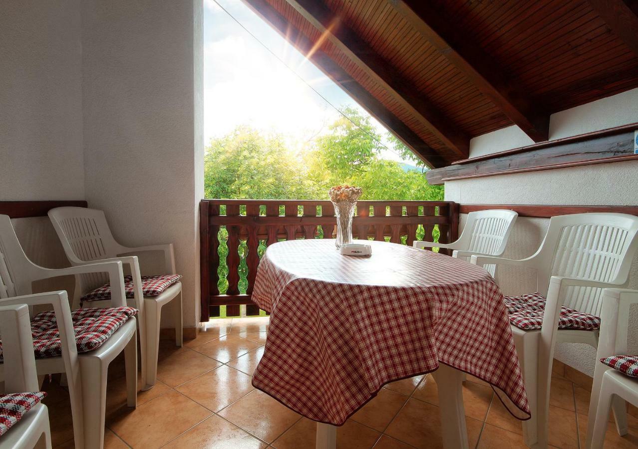 Apartment Medeni Rakovica Exteriér fotografie